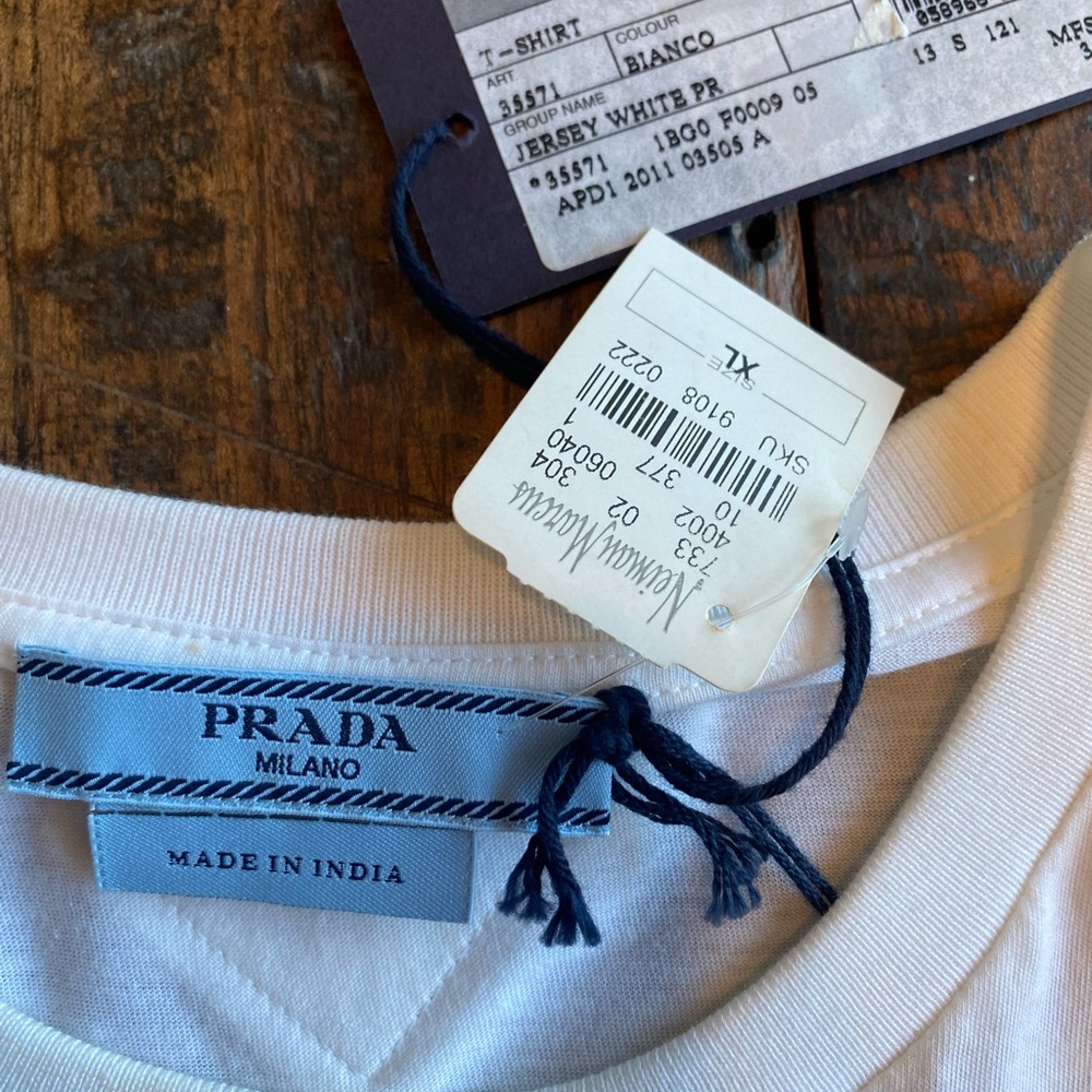 NWT Prada Kids White T-Shirt with Embroidered Design, size XL - Picture 5 of 8